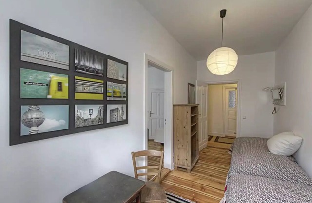room of 80 m². Comfort and lift.