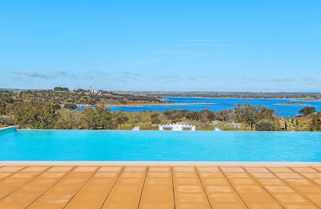 Room 'Tordo' with Shared Pool, Wi-Fi and Air Conditioning
