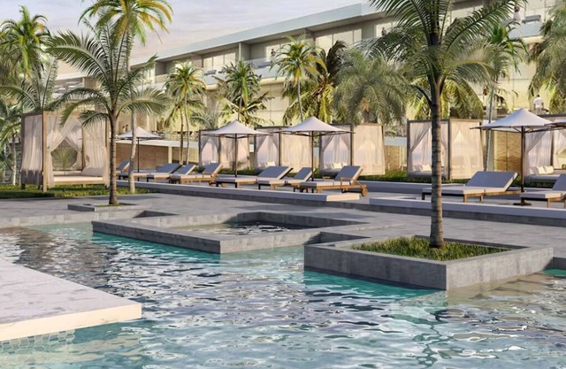 Room w/Balcony facing the Sea in Tranquil Beachfront Resort w/Outdoor Pools
