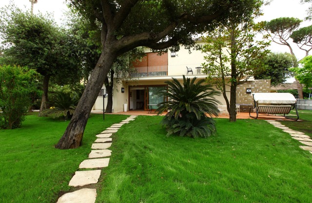 Room with private bathroom in Villa