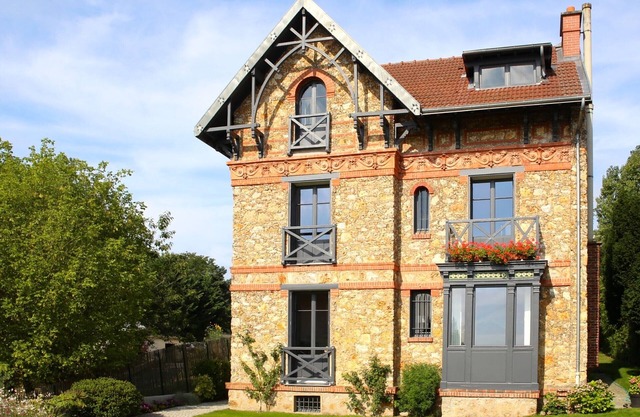 Rooms (1 to 4 pers.) 25 minutes from Paris center