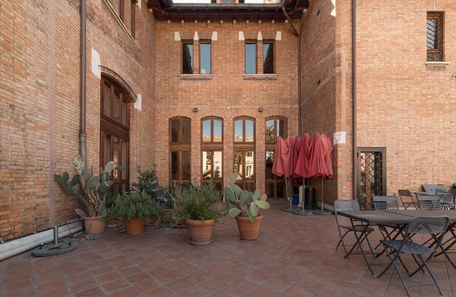 Roomy&Cozy Apartment with Shared Terrace