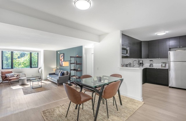 Roomy Gold Coast 1BR w/Walk-up, near L & Mariano Park, by Blueground