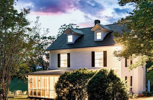 Rosé All Day: Wine Country Getaway! Walk to Dining