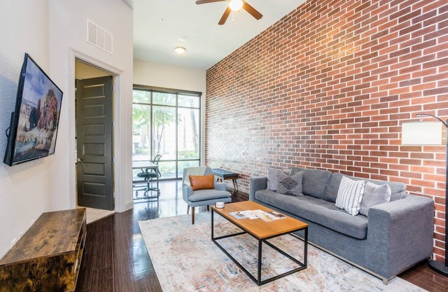 Rose at the Millennium - Stylish 1 BR in Houston