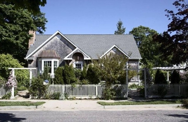 Rose Cottage by the Bay.