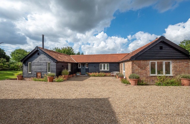 Rose Farm Barn - Two Bedroom House, Sleeps 4