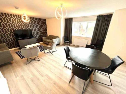 Rosebank Apartment by Blue Skies Stays