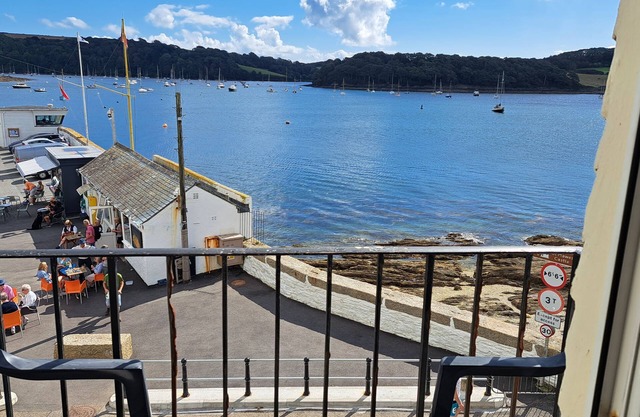 Rosemullion - an apartment that sleeps 8 guests in 3 bedrooms