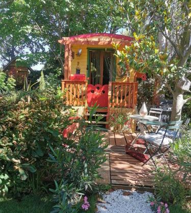 Roulotte HOPE-Le jardin de Mia