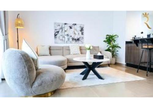 Roxen Haven 1BR - Cozy Poolside Comfort Near Al Reef Beach