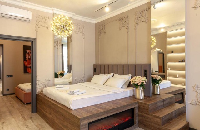 Royal apartment on Gorodotska 33 street