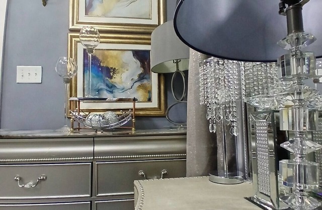 Royal Elegance Downtown