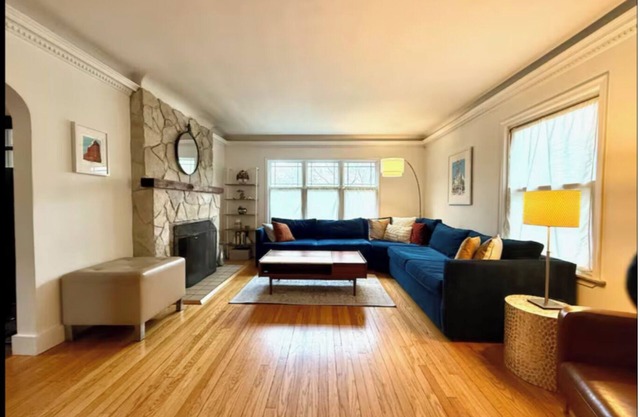 Royal Oak Health Retreat, King Bed & Crib, Infrared Sauna, Gym, Steam Shower+