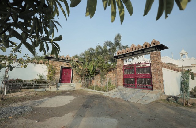 Royal Orchid, Udaipur by Ebony Stays – 4BHK Villa with Pool & Bonfire