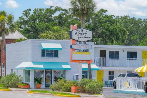 Royal Palms Motel