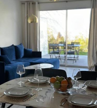 Royal Park lake view apartment