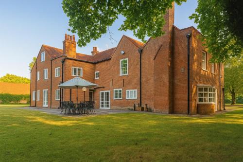 Royal Windsor Mansion Private 5 Acre Luxury Escape