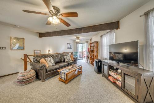 Ruidoso Home with Balcony about 16 Mi to Ski Apache!