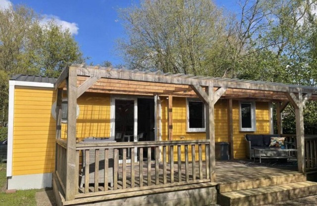 Ruime 5-persoons Chalet aan het Bergumermeer