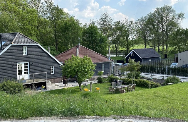 Rust en Ruimte in een Knusse Cottage aan de Lek Naast Werk aan het Spoel