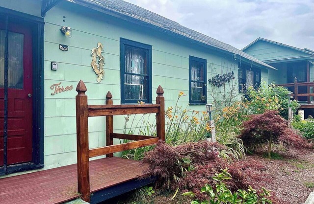 Rustic Cabin #3 on Private Lake!