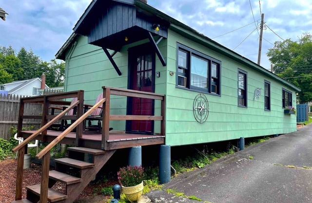 Rustic Cabin #6 on Private Lake!