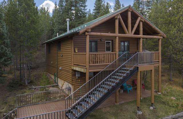 Rustic Cabin in the Mountains, Minutes to Keystone Resort