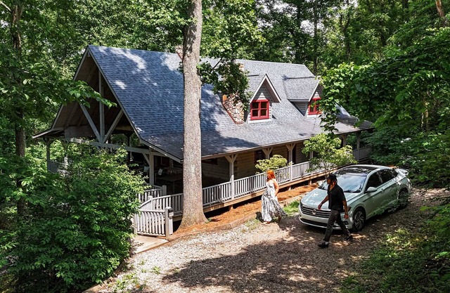 Rustic Cedar Inn | Luxury Lodge | Kids Loft