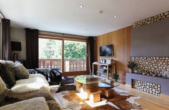 Rustic Chalet - garden, jacuzzi, parking, 6 ENSUITE bedrooms, lifts at 300m