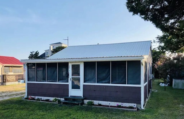 Rustic Cottage at Broadkill Beach