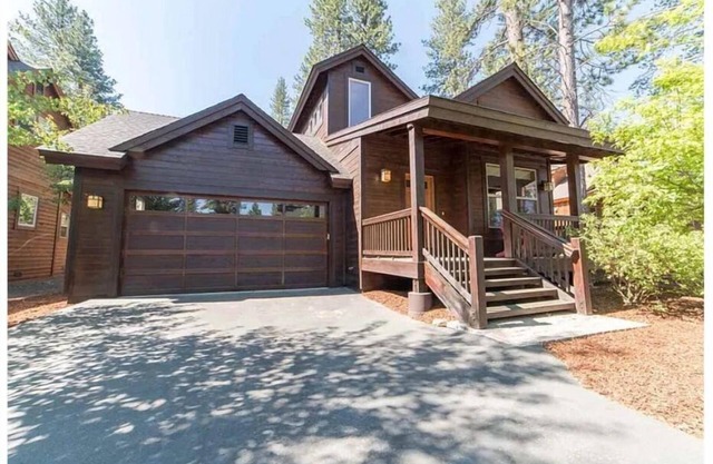 Rustic Elegance 3 bed vacation rental in the heart of Truckee SKI LEASE