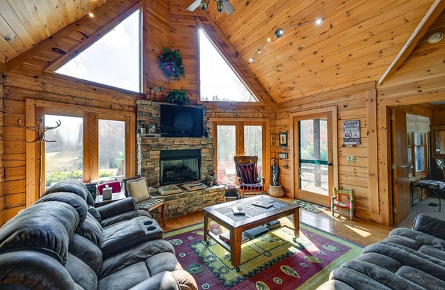 Rustic Fancy Gap Cabin w/Blue Ridge Parkway Views
