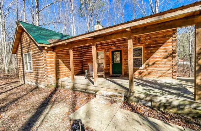 Rustic Getaway Tucked Away at Little River Canyon