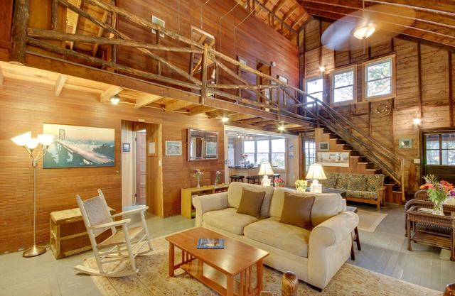 Rustic Lake House on Lake Champlain's Barney Point