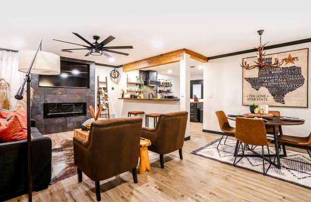 Rustic-Lux 2 bedroom 2 Bath