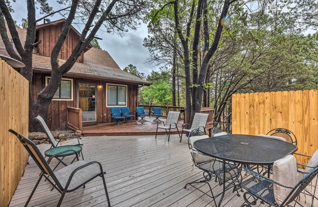 Rustic Ruidoso Cabin w/Large Deck & Grill!