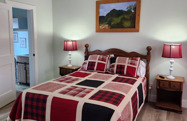 Rustic Secluded Getaway – 3BR Cabin with Private Pond, Near Possum Kingdom Lake