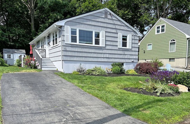 Ryal Side Hideaway: Beverly Charm