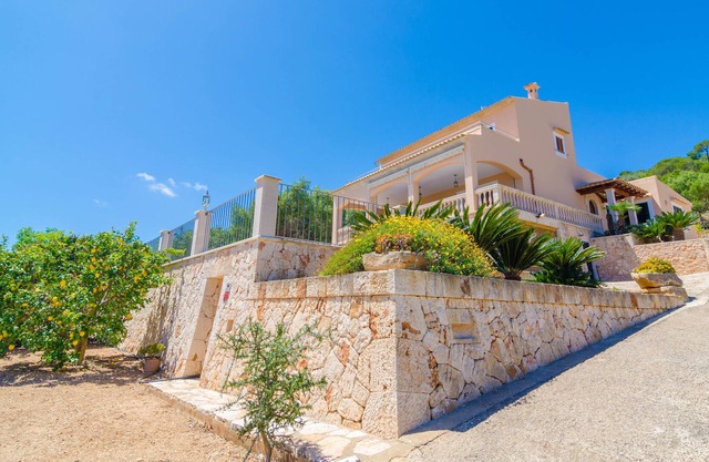 S'ERA - Villa with sea views in Felanitx - S'Horta. Free WiFi