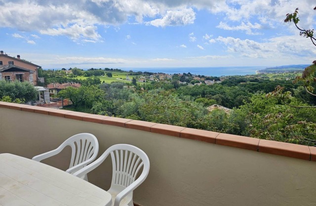 S320 - Sirolo, one bedroom apartment with breathtaking view