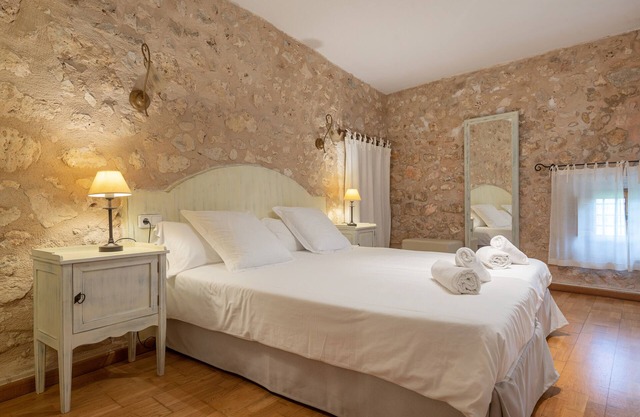 SA FRANQUESA VELLA - ANTONI I CATALINA CANONGE -Charming apartment in agritourism