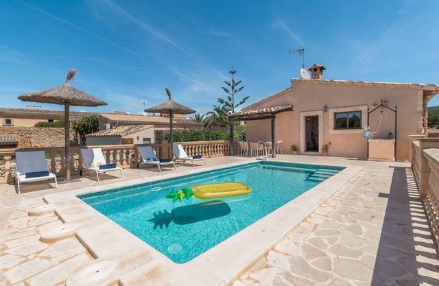 Sa Madoneta charming holiday house with stunning views and swimming pool in Santanyí