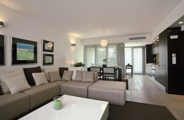 Sado River Charm: 2 Studio Apartments w/Kitchens, Kid Friendly & Free Parking!