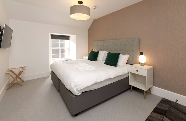 Saeforth North - A lews castle that sleeps 2 guests in 1 bedroom