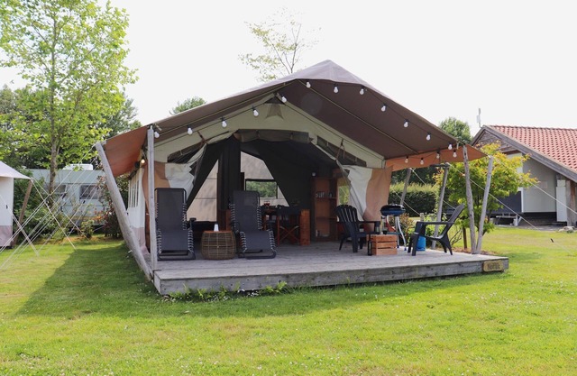 Safari Tent in Friesland near Nature Reserves