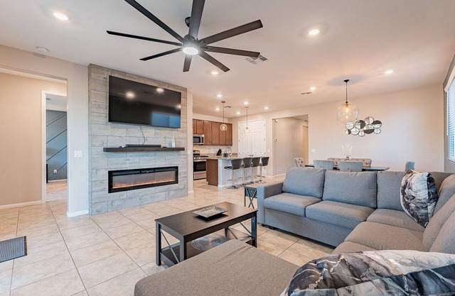 Saguaro Heaven, Charming 4-bedroom + sleeping sofa, WiFi,AC in Sahuarita AZ