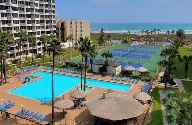 Saida Tower 506 3 Bedroom Condo by RedAwning