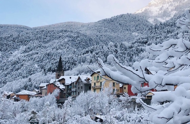 Saint Étienne de Tinée (Auron) 3p village center