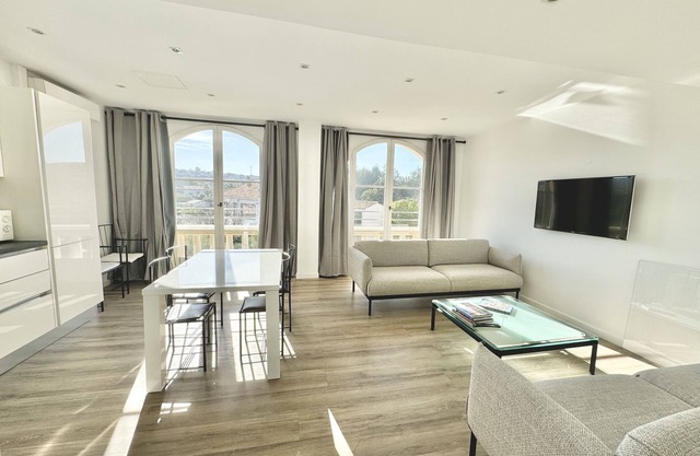 Saint Tropez CENTRE 2 BEDROOM APARTMENT